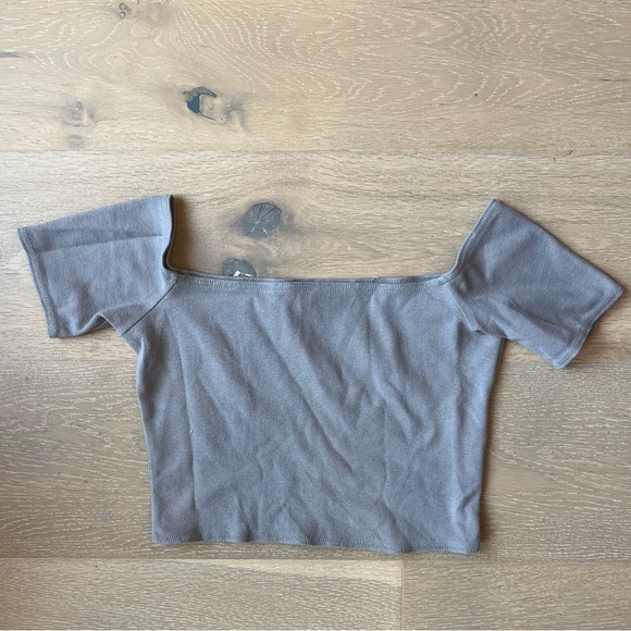 Aritzia Wilfred Free Off The Shoulder Crop Top - Picture 2 of 3